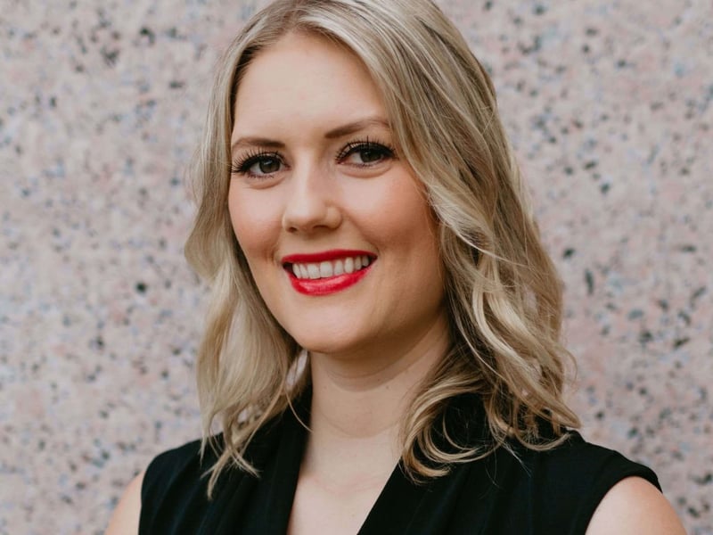 Texas Rose Eden Kasprak Howdy! My name is Eden Kasprak, I am 25 years old and was born and raised in Austin, Texas. I am honoured to represent the Texas-Irish community as the 2023 Texas Rose. As someone who keeps her Texas roots near and dear to her heart, I currently work at a Country Dance Hall and a family-owned Country Western store. My community means a lot to me, which I celebrate by volunteering with children as a Court Appointed Special Advocate (CASA) and walking dogs at the Austin Animal Center. With the work I do through my community, my professional goal in life is to become a clinical psychologist. I am a very empathetic and passionate person, which stems from my Irish roots. My paternal ancestors hail from Kildare and my maternal ancestors emigrated from Dublin. Hooleys were very popular in all households, and as kids, we would perform skits and songs during family gatherings. In my free time, I love to country dance, play Gaelic Football, and try to find the best vegan spots in town. I am excited for my journey through Ireland, making life-long friendships, and meeting inspirational and motivated women!