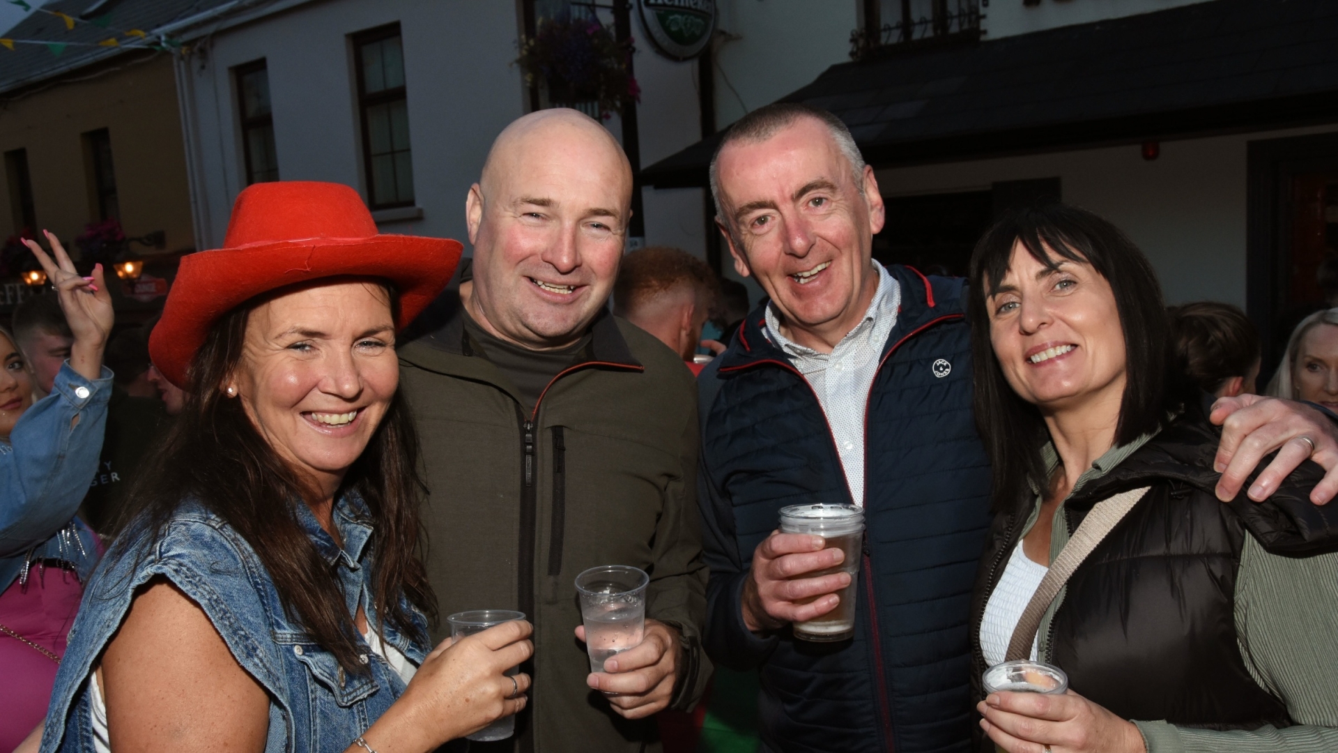 IN PICTURES: Huge crowds at Clonmany Festival as Robert Mizzell rocks it up