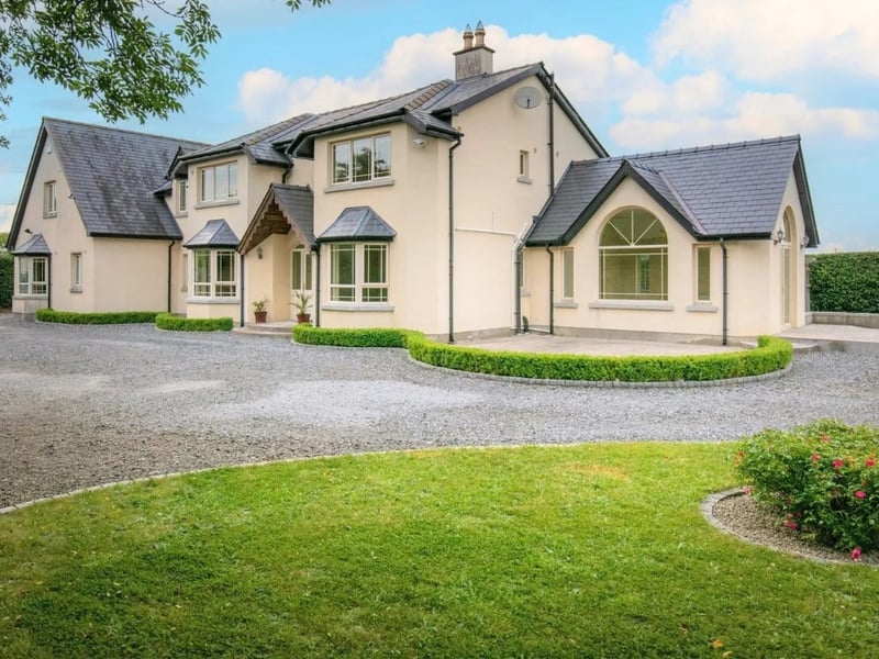 2. Lynrath House, Newgardens, Carlow Town, Co. Carlow €750,000 5 Bed & 5 Bath 359 m² Detached