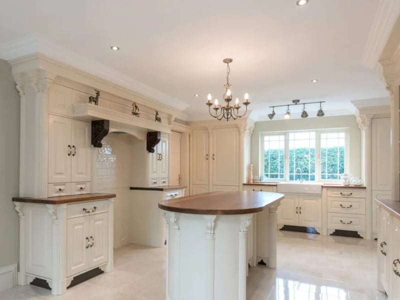 2. Lynrath House, Newgardens, Carlow Town, Co. Carlow €750,000 5 Bed & 5 Bath 359 m² Detached