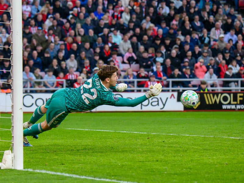 Nothing he could do about Bruno’s brilliant strike. Will be frustrated not to save Saka’s penalty having got a good hand to it. Good from set pieces and made one or two strong stops. 6