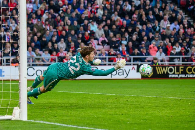 Nothing he could do about Bruno’s brilliant strike. Will be frustrated not to save Saka’s penalty having got a good hand to it. Good from set pieces and made one or two strong stops. 6