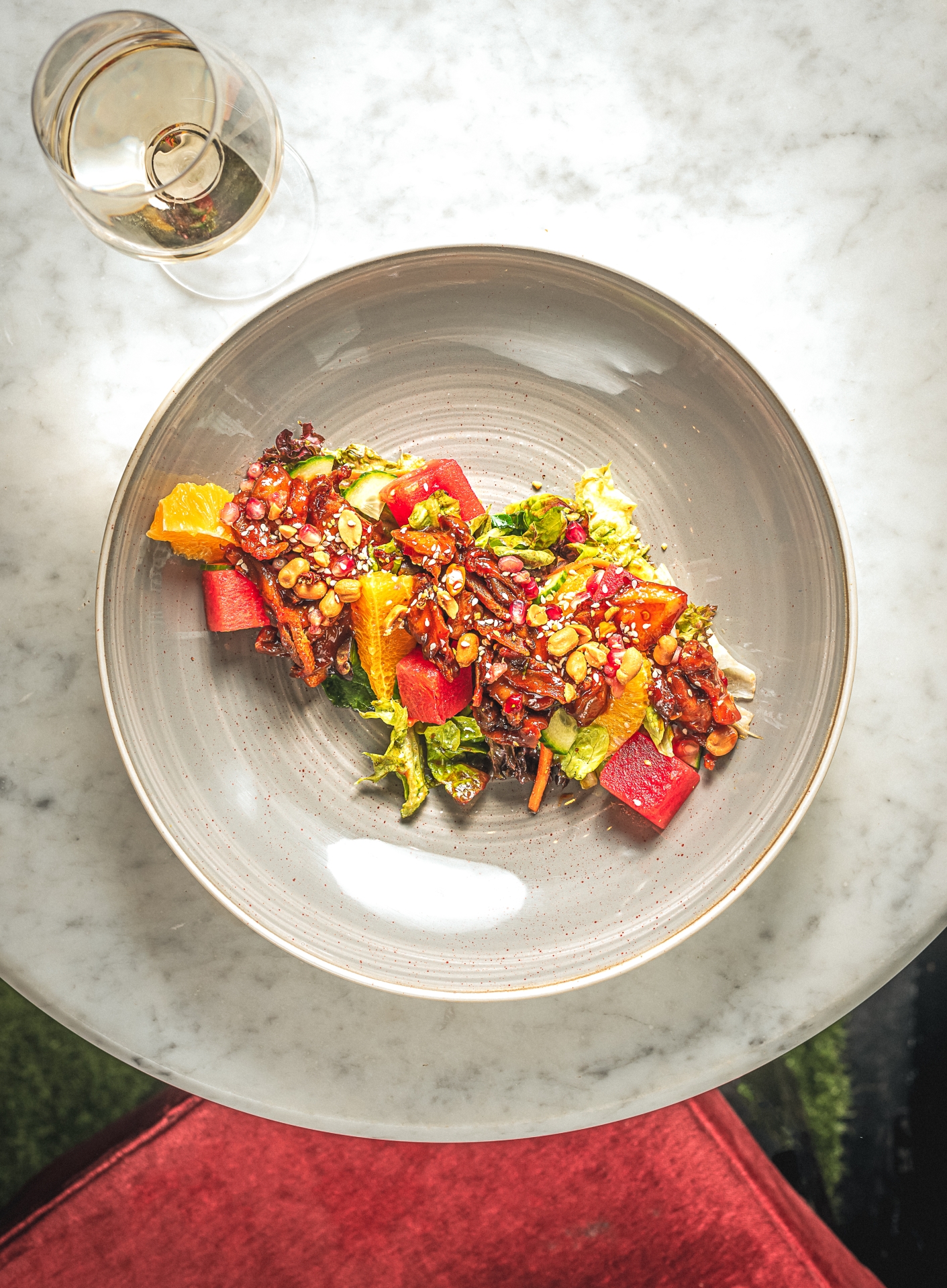 Indulge in more than just a meal; bask in the warm and inviting ambiance of House Limerick. The thoughtfully designed space blends contemporary aesthetics with a touch of elegance, creating an atmosphere that is both intimate, vibrant and welcoming. Each dish can be paired with one of the many summer cocktails on the impressive drinks menu, created by the team of mixologists.