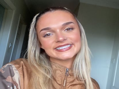 CLICK ON THE ARROWS ABOVE TO GO THROUGH THE PROFILES OF ALL 13 LONGFORD ROSE HOPEFULS Laura Shanley - Sponsor: Andy Byrnes PubArt is a big passion of 18-years-old Laura Shanley and in 2015 she finished second in the Irish League of Credit Unions art competition. She spends much of her time honing her artistic skills and plans to go to college to study art next year. Laura says it is her dream to pursue forensic pathology and she describes Marie Cassidy, who was State Pathologist from 2004 to 2018 and the first woman to hold the position, as amazing and someone she looks up to. Currently, working as a waitress in the Longford Arms Hotel, Laura is also a talented makeup artist.