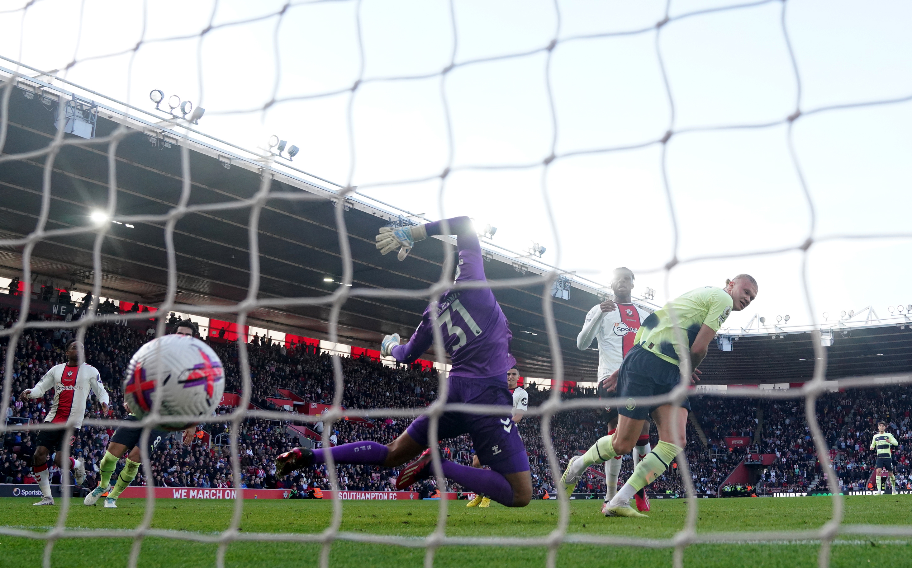 Here, the PA news agency looks at the weekend’s sporting action in pictures.