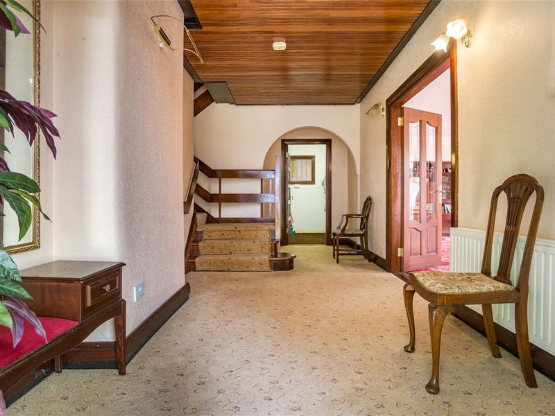 CLICK ON NEXT> ABOVE TO TAKE A TOUR AROUND THIS STATEMENT HOME