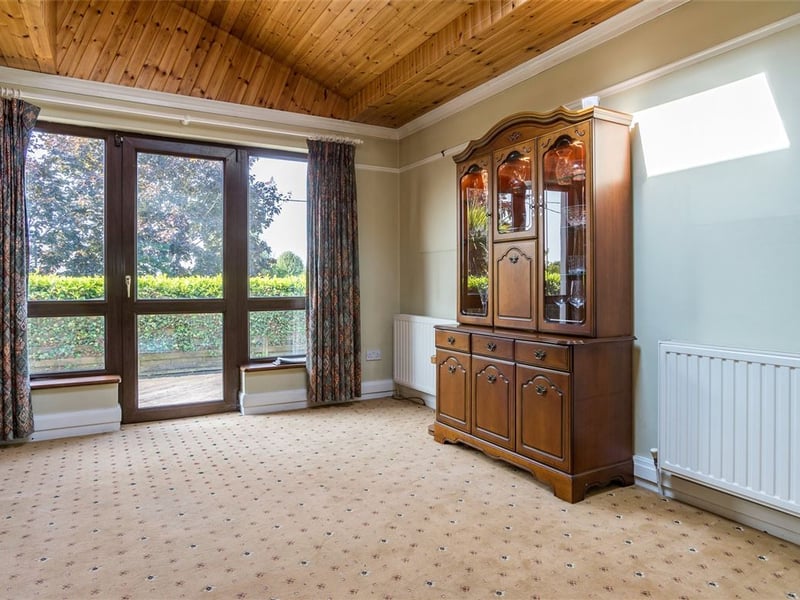 CLICK ON NEXT> ABOVE TO TAKE A TOUR AROUND THIS STATEMENT HOME