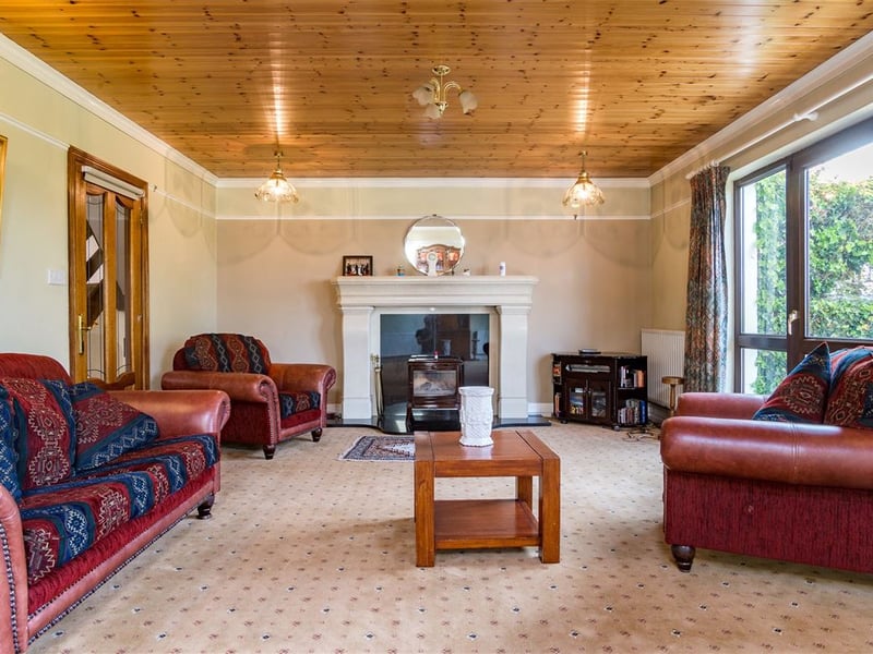 CLICK ON NEXT> ABOVE TO TAKE A TOUR AROUND THIS STATEMENT HOME