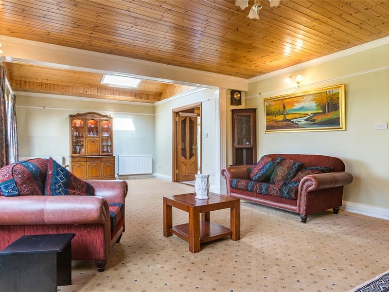 CLICK ON NEXT> ABOVE TO TAKE A TOUR AROUND THIS STATEMENT HOME