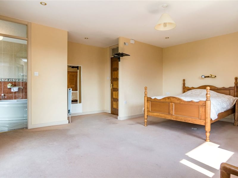CLICK ON NEXT> ABOVE TO TAKE A TOUR AROUND THIS STATEMENT HOME