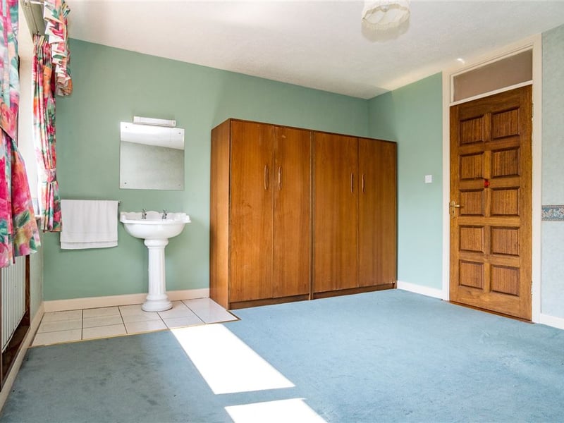 CLICK ON NEXT> ABOVE TO TAKE A TOUR AROUND THIS STATEMENT HOME