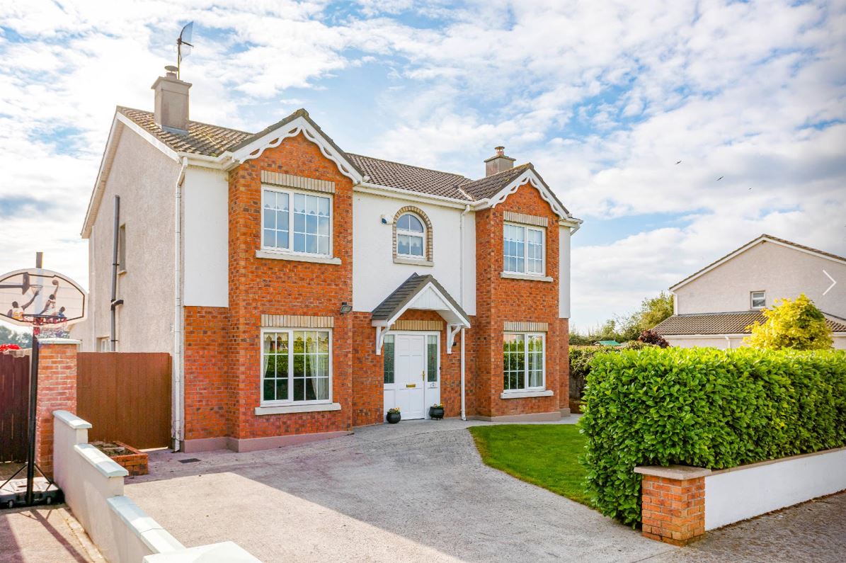 You will love this delightful family home. This immaculate detached 5-bedroom, 3-bathroom residence over looks a large green area, has off street parking for 3 cars and gives you approx 2,300 sq. ft. of spacious elegance. Richly-appointed rooms include 3 large living/family rooms, a spectacular kitchen providing all the counter space you could ever want, large dining room, laundry room and 5 double bedrooms with 2 en-suites. Beautiful countryside views to the rear and a large patio offer plenty of space to enjoy the outdoors in a private setting. All of this situated in a convenient, award winning friendly neighbourhood within walking distance of Daingean village, an outstanding school, athletics and GAA club, 15 minutes drive from Tullamore and 50 minutes from Dublin. The property is on the market with an asking price of €330k.   Call Edel Kenny 086 8106426email info@kennyproperties.iewww.kennyproperties.iePSRA No. 004439 - 009020 CLICK ON THE ARROWS ABOVE TO TAKE A LOOK AROUND THE HOME