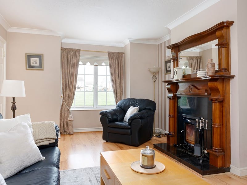 CLICK ON THE ARROWS ABOVE TO TAKE A LOOK AROUND THE HOME