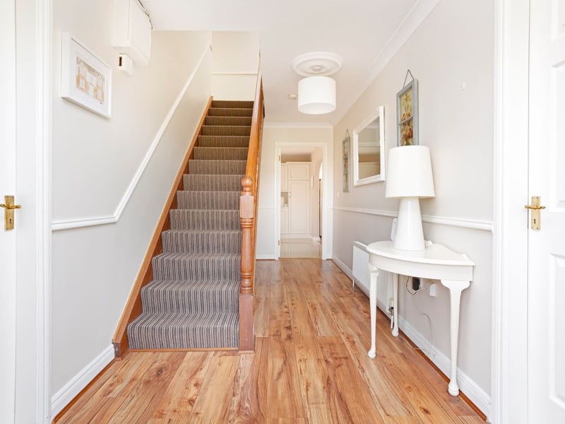 CLICK ON THE ARROWS ABOVE TO TAKE A LOOK AROUND THE HOME