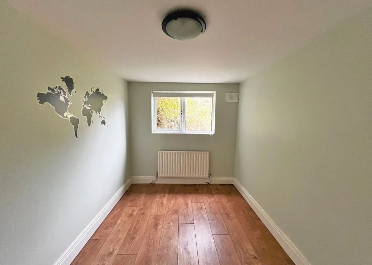 CLICK ON THE ARROWS ABOVE TO TAKE A LOOK AROUND THE HOME