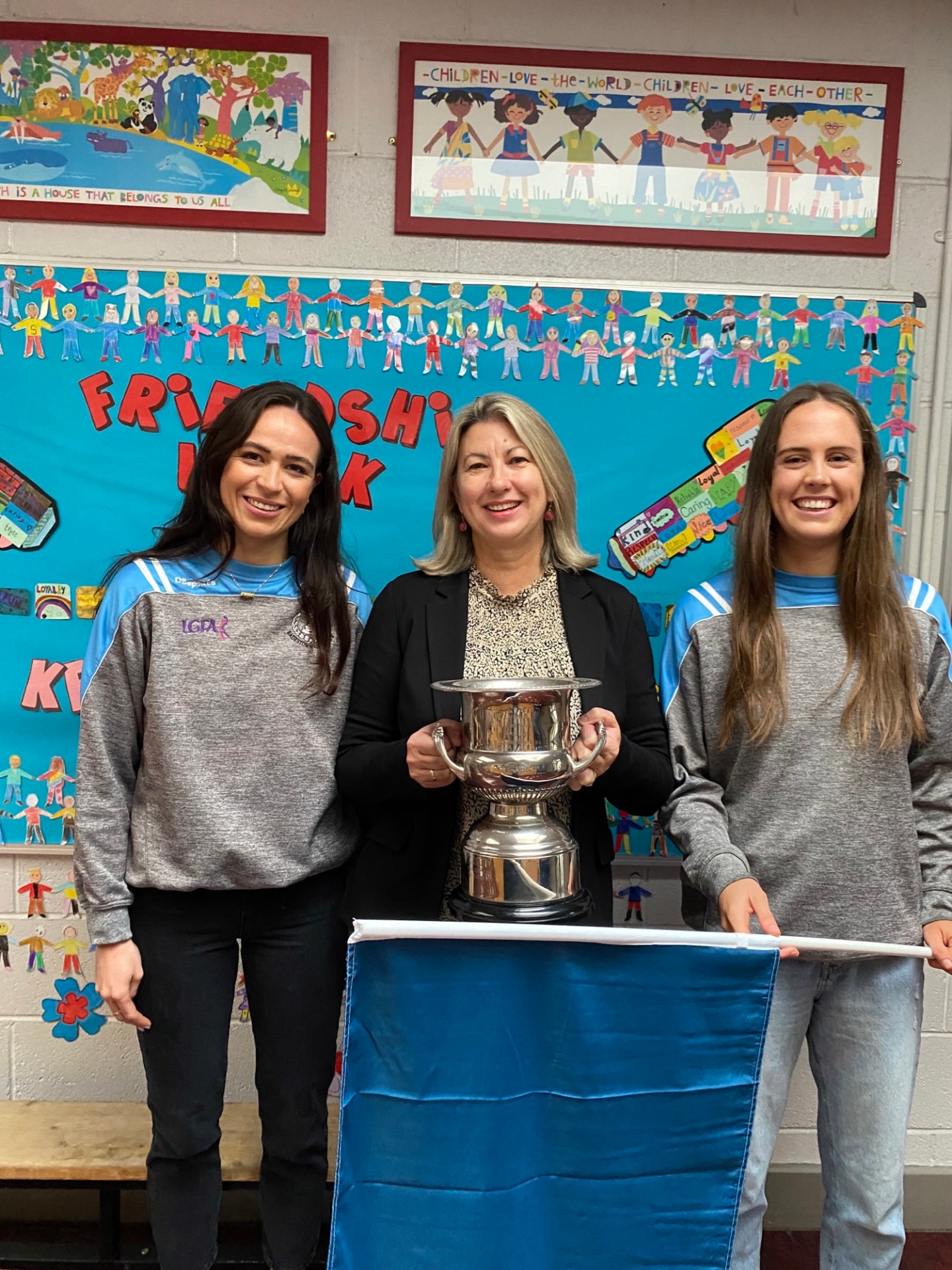 Kildare and Eadestown LGFA players Grace Clifford and team captain Rose Mernagh visited Rathmore N.S. on Friday with the Champions Cup following their win in the Kildare Senior LGFA County Final in Hawkfield against Sarsfields on Friday 23rd September on a final score of 1-11 to 4 points.