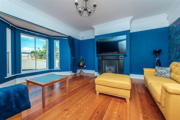 What is described as a spectacular five bedroom home on 1.65 acres of landscaped gardens in Offaly is now on the market. Located at Raheenakeernan, Walsh Island, the impressive home is on the market for €425,000. TAP ON THE ARROWS ABOVE TO TAKE A LOOK AROUND THIS IMPRESSIVE HOUSE