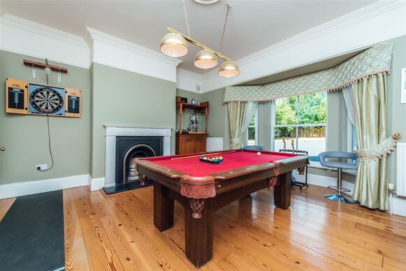 What is described as a spectacular five bedroom home on 1.65 acres of landscaped gardens in Offaly is now on the market. Located at Raheenakeernan, Walsh Island, the impressive home is on the market for €425,000.  TAP ON THE ARROWS ABOVE TO TAKE A LOOK AROUND THIS IMPRESSIVE HOUSE