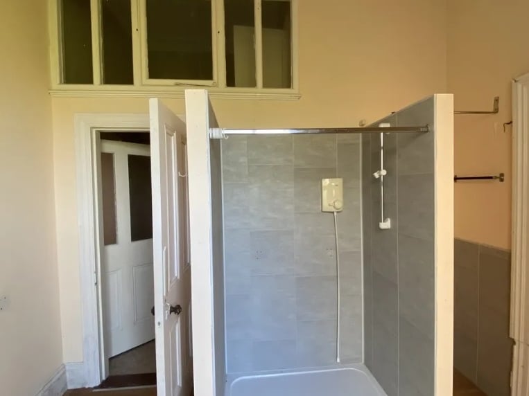 Click on NEXT below image to see more photos of the house and lands.