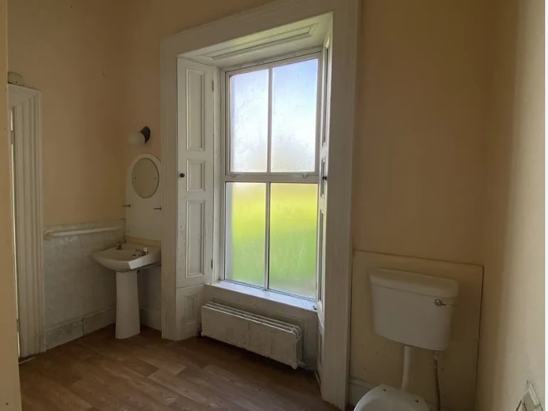 Click on NEXT below image to see more photos of the house and lands.