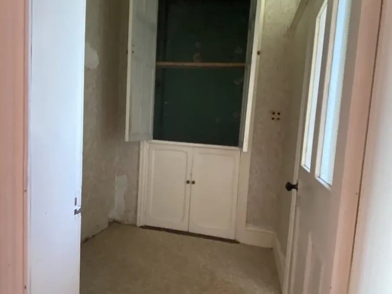 Click on NEXT below image to see more photos of the house and lands.