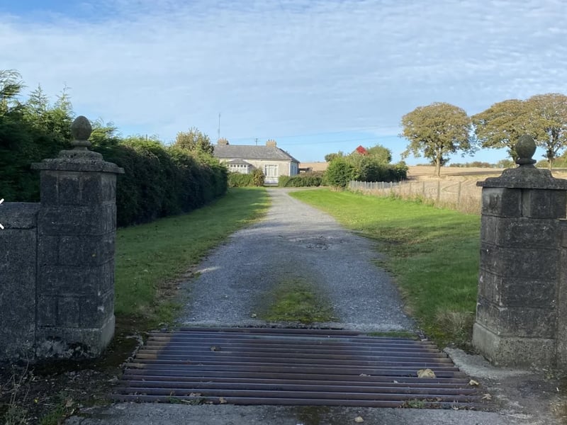Click on NEXT below image to see more photos of the house and lands.