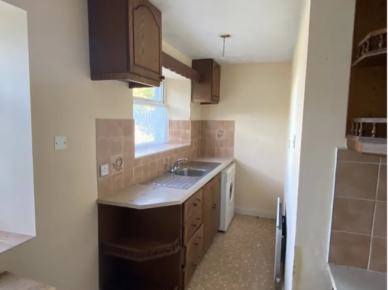 Click on NEXT below image to see more photos of the house and lands.