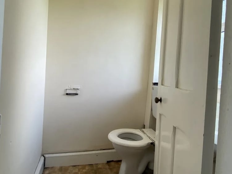 Click on NEXT below image to see more photos of the house and lands.