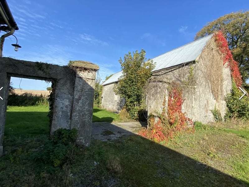 Click on NEXT below image to see more photos of the house and lands.