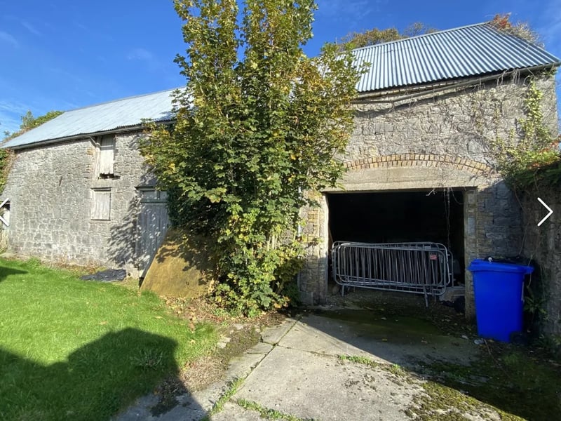 Click on NEXT below image to see dozens more photos of the house and lands.