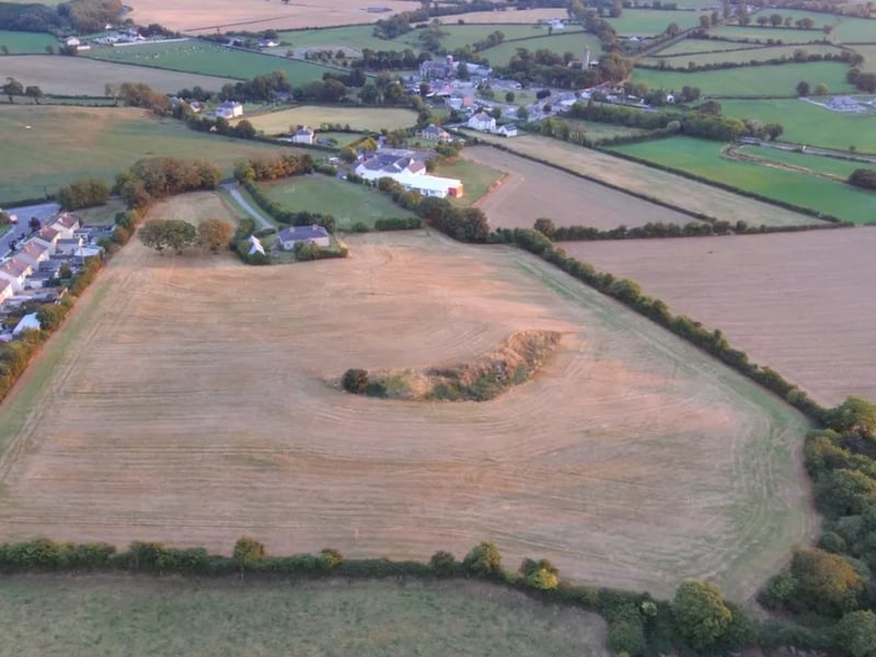 Click on NEXT below image to see more photos of the house and lands.