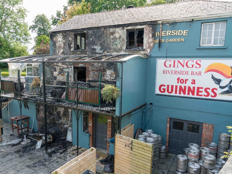 Serious fire at landmark pub sees traffic on Carrick-on-Shannon bridge reduced to one lane