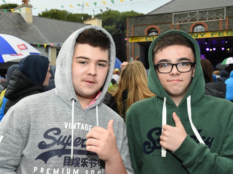 Thumbs up from Ben and Shea
