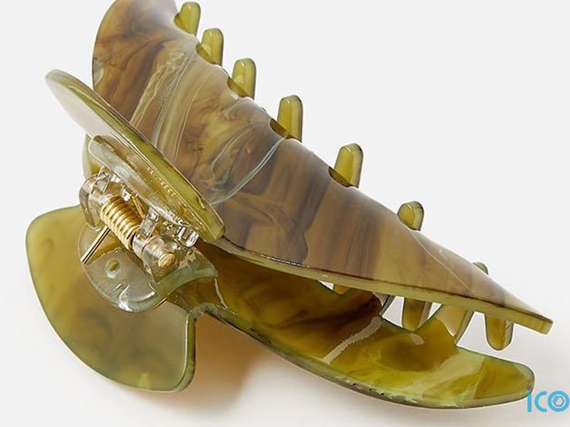 Accessorize Large Resin Claw Clip