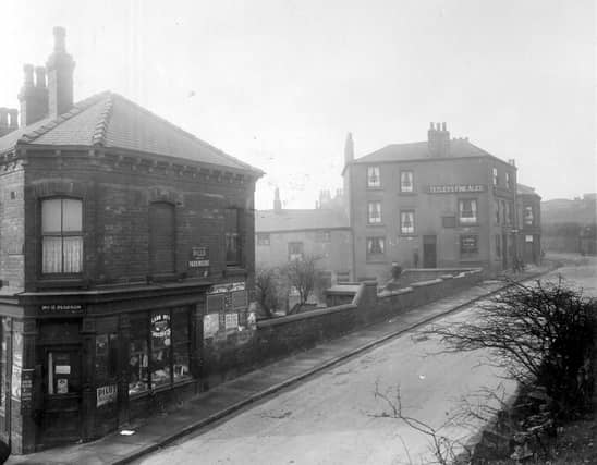 Tetleys' public house, the Skinners Arms at the junction with Buslingthorpe Lane in March 1930.