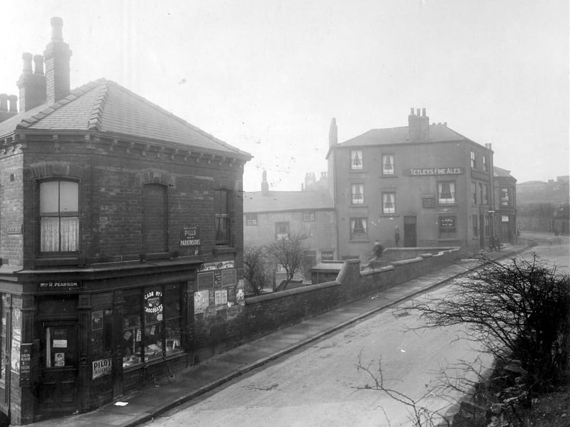 Tetleys' public house, the Skinners Arms at the junction with Buslingthorpe Lane in March 1930.