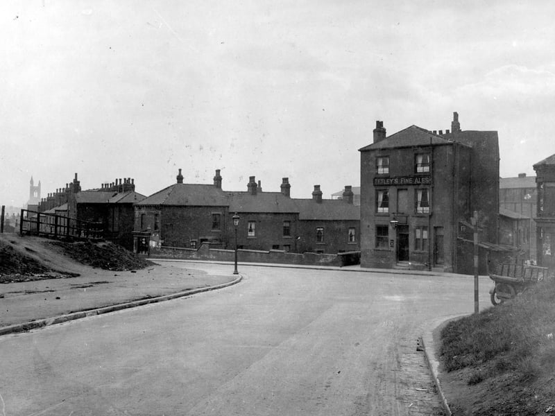 The junction of Buslingthorpe Lane, looking across from Scott Hall Road, and Sheepscar Street North. in April 1930. Skinners Arms with notice 'Tetley's Fine Ales'