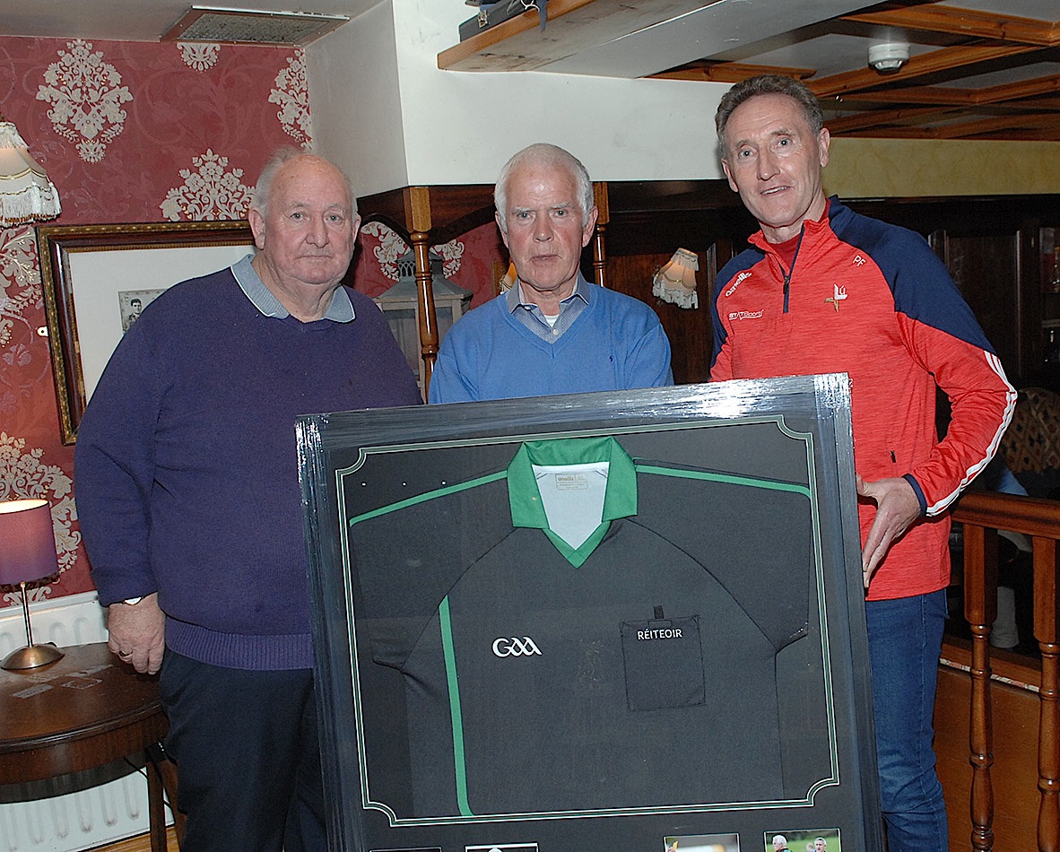 Last week saw the return of the Louth GAA Referees Awards Night held at Byrnes Bar Castlebellingham, after a long absence due to the pandemic. Among those honoured was Patsy Connolly, who after 40 years of service has now retired as a referee. The occasion was marked by the Louth County Board as chairman Peter Fitzpatrick presented him with a framed jersey. Other awards were given out on the night to those who had threw in the ball at the Minor, Junior, Intermediate, Senior and Hurling County Finals, always a significant achievement for any top whistle blower.