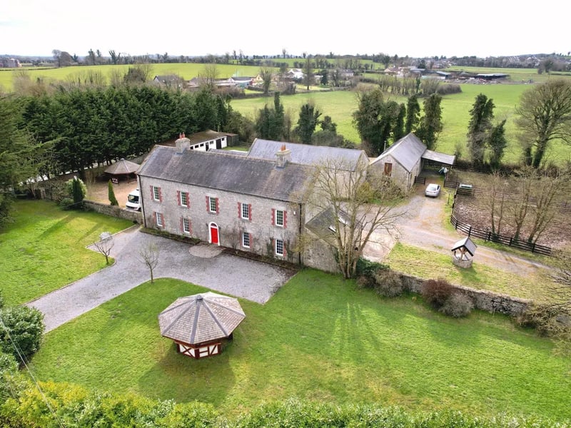 Described as 'an exceptional fully restored five bay two-storey period residence, Dunville House in Rhode is now up for sale with an asking price of €800,000. CLICK ON NEXT TO TAKE A LOOK AROUND THIS INCREDIBLE HOUSE