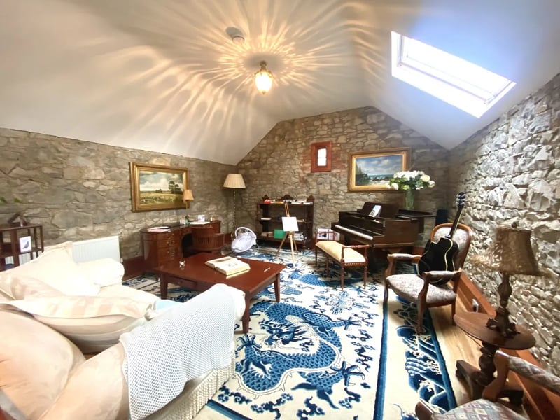 Described as 'an exceptional fully restored five bay two-storey period residence, Dunville House in Rhode is now up for sale with an asking price of €800,000. CLICK ON NEXT TO TAKE A LOOK AROUND THIS INCREDIBLE HOUSE
