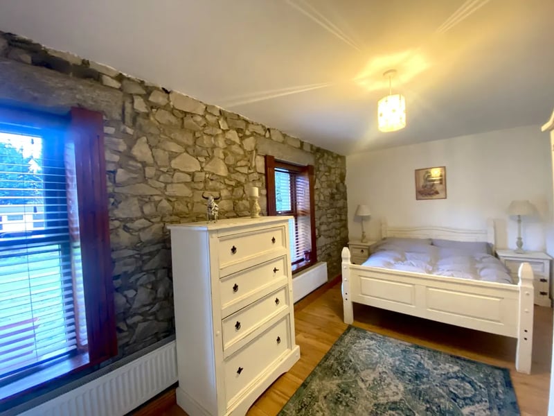 Described as 'an exceptional fully restored five bay two-storey period residence, Dunville House in Rhode is now up for sale with an asking price of €800,000. CLICK ON NEXT TO TAKE A LOOK AROUND THIS INCREDIBLE HOUSE