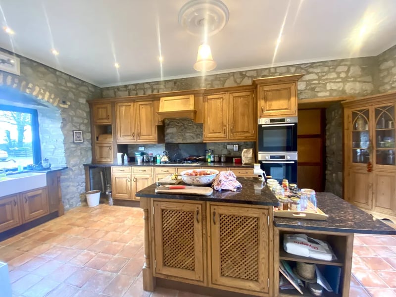 Described as 'an exceptional fully restored five bay two-storey period residence, Dunville House in Rhode is now up for sale with an asking price of €800,000. CLICK ON NEXT TO TAKE A LOOK AROUND THIS INCREDIBLE HOUSE