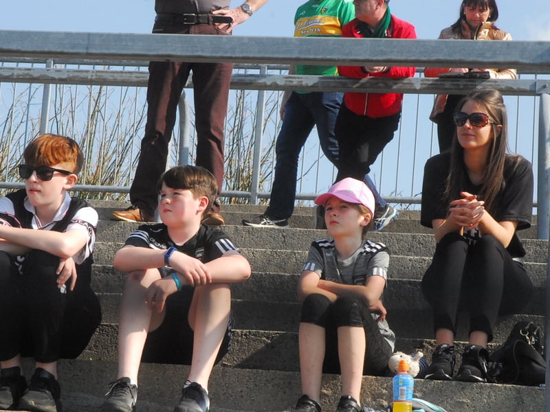 Leitrim had to give way to neighbours Sligo in the final Allianz NFL Division 4 clash in brilliant sunshine in Markievicz Park on Sunday, the home side winning by six points 2-16 to 2-10. Observer photographer Willie Donnellan was there to capture some great images of fans enjoying the action and the fabulous sunshine ..... see who you can spot! No promotion battle for Leitrim as Cavan and Tipperary book Allianz NFL Division 4 promotion spots Crowds enjoy the sunshine as Longford brush aside Leitrim in Allianz NHL Division 3B semi-final - GALLERY Crowds enjoy the sunshine as Longford brush aside Leitrim in Allianz NHL Division 3B semi-final - GALLERY