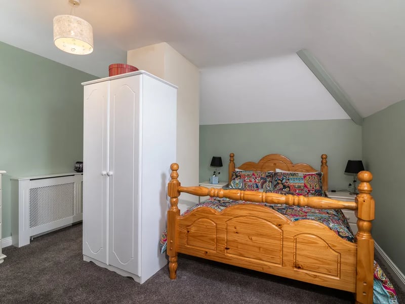 Located on the Charleville Road in Tullamore, Oak Lodge is a four-bedroom home located on a third of an acre site that is for sale for €450,000. CLICK ON THE ARROWS ABOVE TO TAKE A LOOK AROUND THE HOUSE