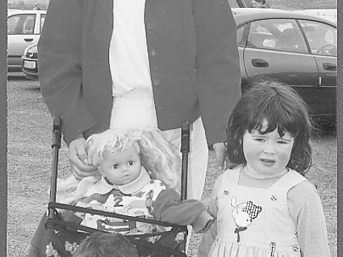 Caption: Great family day at 2001 Dring Summer festival: