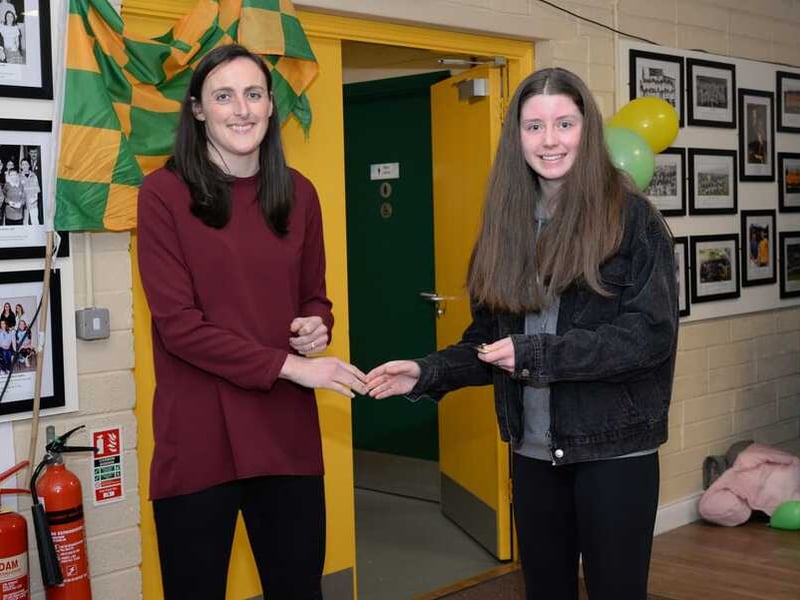 Ballinamore Sean O'Heslins were delighted to host Dublin and former Ireland rugby international Hannah Tyrell on Saturday. Hannah presented medals to our U14, U16 and Minor ladies teams. Hannah was an inspiration on the night and it was a fantastic opportunity for our players and supporters to meet such an accomplished player. A special thanks to Hannah for giving up her time to meet the players, a huge well done to the players who received medals and thanks to everyone that helped out on the night. Leitrim cruise to victory over Fermanagh in opening round of Lidl LGFA National League - GALLERY Melvin Gaels secures spot on Gaelic4teens LGFA programme Check out the 2021 Leitrim Observer Ladies Club team of the Year
