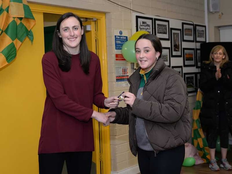   Ballinamore Sean O'Heslins were delighted to host Dublin and former Ireland rugby international Hannah Tyrell on Saturday. Hannah presented medals to our U14, U16 and Minor ladies teams. Hannah was an inspiration on the night and it was a fantastic opportunity for our players and supporters to meet such an accomplished player. A special thanks to Hannah for giving up her time to meet the players, a huge well done to the players who received medals and thanks to everyone that helped out on the night. Leitrim cruise to victory over Fermanagh in opening round of Lidl LGFA National League - GALLERY Melvin Gaels secures spot on Gaelic4teens LGFA programme Check out the 2021 Leitrim Observer Ladies Club team of the Year