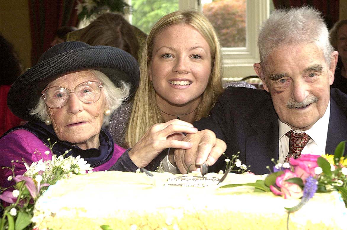 Photographer Arthur Kinahan has gone into his archives to take our readers on a trip down memory lane. How many familiar faces will you spot today. Get tagging!  