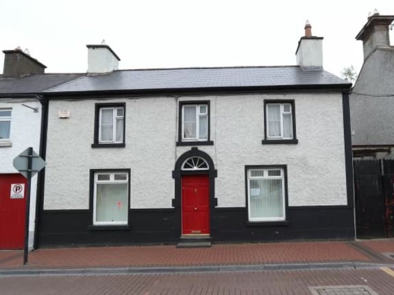 We have put together a list of ten great value houses in the county that are currently on the market.  CLICK ON NEXT ABOVE TO GO THROUGH ALL THE HOUSES While a bit more on the expensive side than some of the other properties, this four bedroom house at 14 JKL Street Edenderry does have the added extras of a large rear garden with outbuildings and sheds. It is on the market for €185,000.