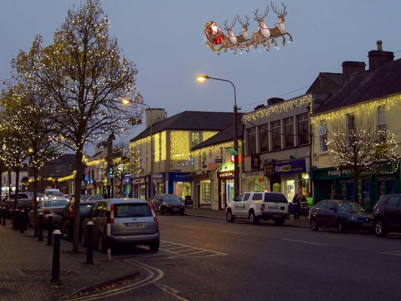 Santa spotted flying over the Fionn MacCumhaill statue at the Curragh motorway roundabout earlier this evening
